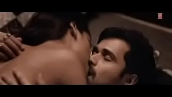 HD Esha Gupta kiss sex scene with Emraan Hashmi أعلى مقاطع الفيديو