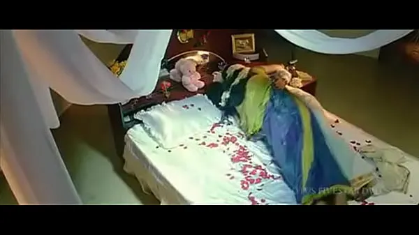 HD Deepthi Nambiar: Primeira cena noturna quente em filme em Yugam Tamil melhores vídeos