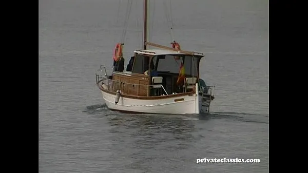 Najlepsze filmy w jakości HD Monique and Sophie Have a Sensual Fourway on a Boat