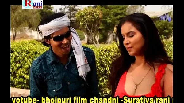 HD Самая большая индийская милфа с сиськами из фильма о бходжпури - Чандни Суратия топ видео