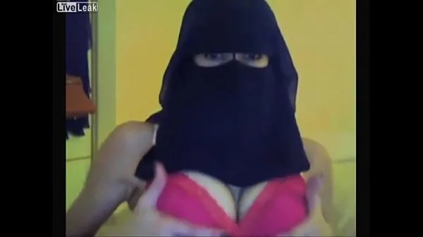 HD Sexy Saudi Arabian girl twerking with veil on Video teratas