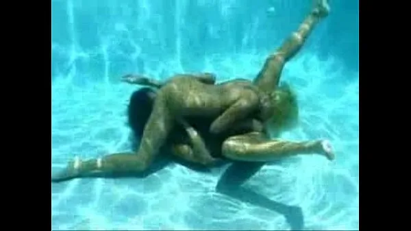 HD Exposure - Lesbian underwater sex najboljši videoposnetki