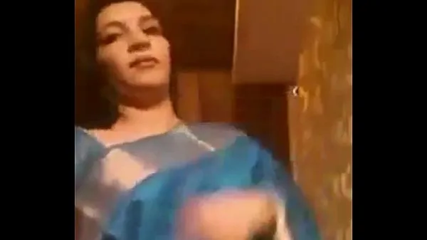 HD Hot Indian Aunty removing saree top Videos