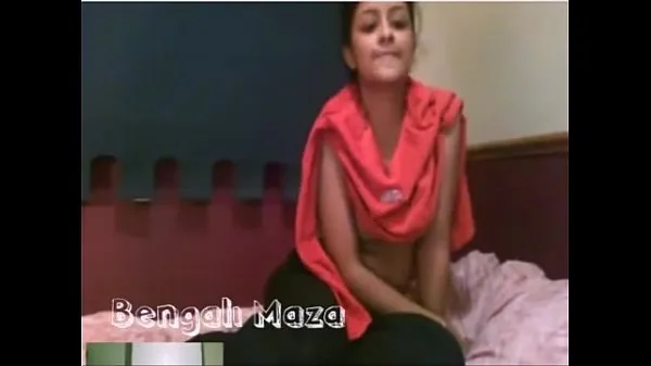 HD Sexy lover satisfies her lover's whims by showing off everything أعلى مقاطع الفيديو