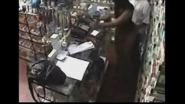 HD Real ! Employee getting a Blowjob Behind the Counter Video teratas