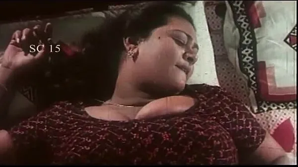 HD Shakila with Young Man Hot Bed Room Scene शीर्ष वीडियो