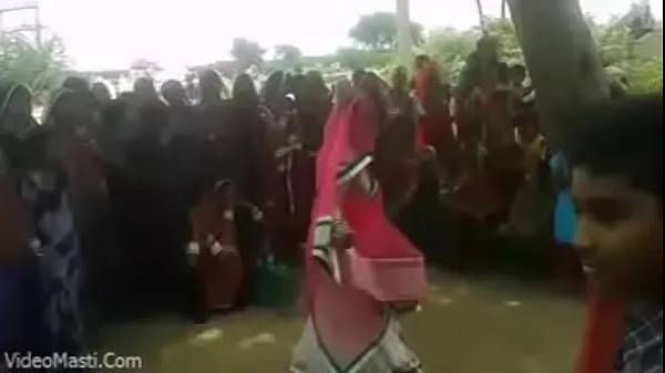 HD Бхабхиджи танцует под песню бходжпури в Гаоне топ видео