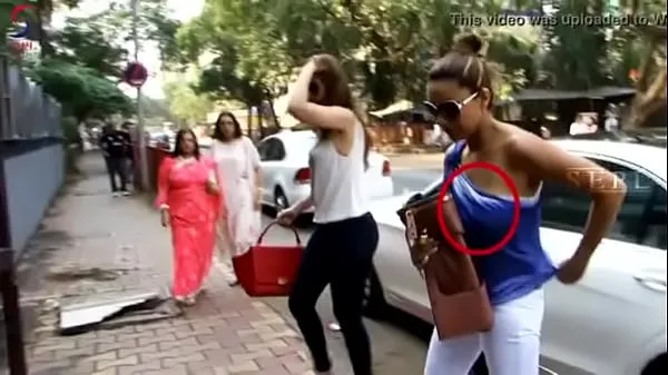 HDgauri khans boobs exposed in publicトップビデオ