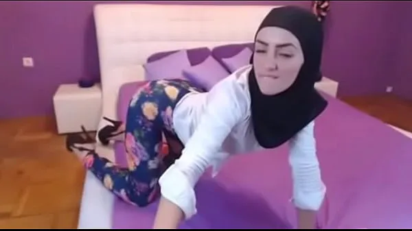 HD hot arab teen strips on cam Video teratas