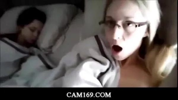 HD Blonde girl masturbating next to her s. friend Video teratas
