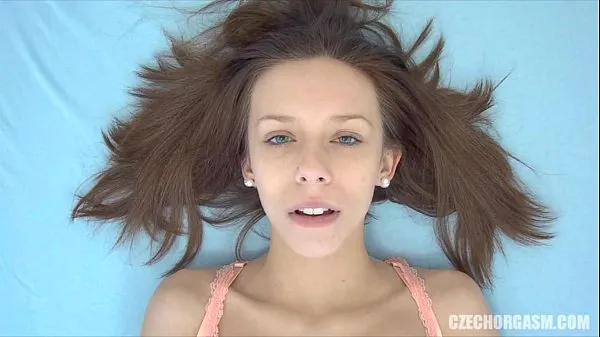 HD Redhead Girl Rubbing Big Lips Pussy najboljši videoposnetki