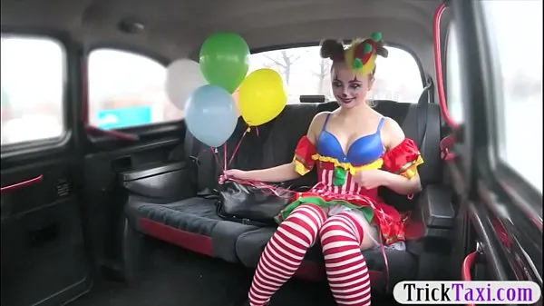 HD Gal in clown costume fucked by the driver for free fare Video teratas