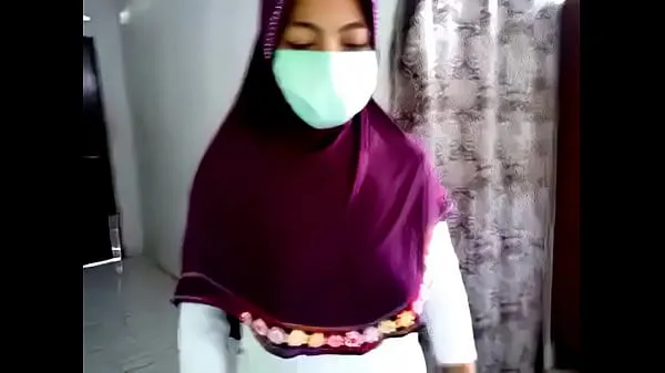 HD hijab show off 1 top Videos