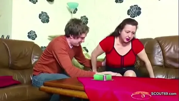 HD German Step-Son Seduce Mom to get First Fuck and Lost Virgin Video teratas