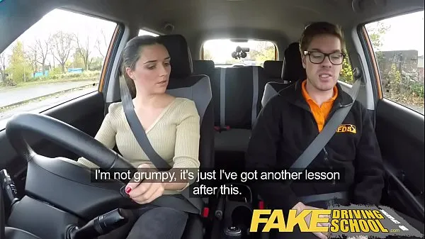HD Fake Driving School little English teen gets fucked after her lesson วิดีโอยอดนิยม