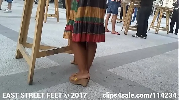 HD Candid Feet - Hottie in Mules أعلى مقاطع الفيديو