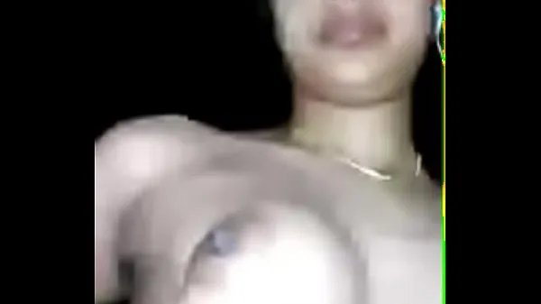 高清Hot assam girl Rakhi showing boobs and pussy ring on video calling热门视频