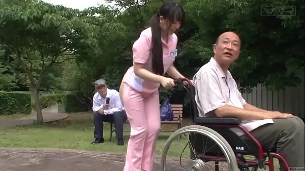 HD Subtitled bizarre Japanese half naked caregiver outdoors najboljši videoposnetki
