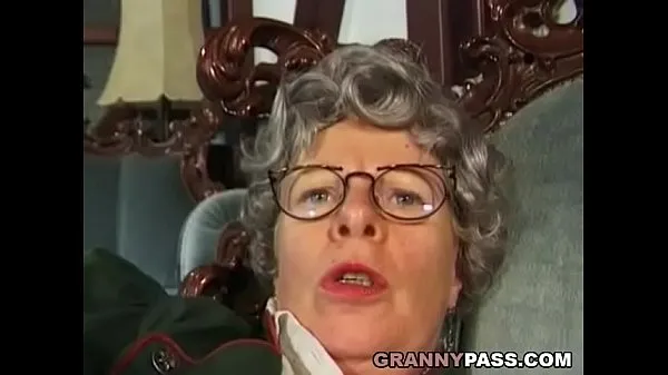 HD Granny Fingers Her Ass suosituinta videota