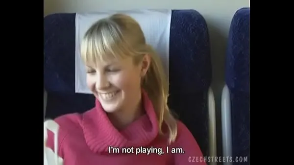 HDチェコの通り電車の中でブロンドの女の子トップビデオ