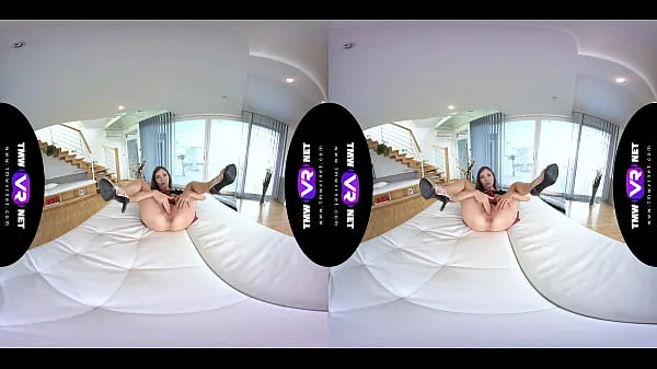 HD Stefany - Fully-clothed babe orgasms on sofa วิดีโอยอดนิยม