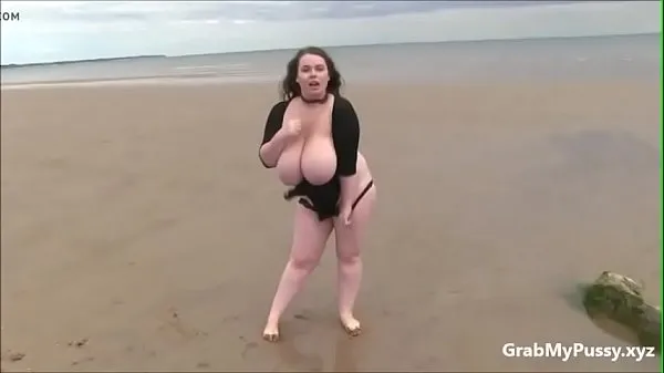 HD Milf with big boobs show off by beach najlepšie videá