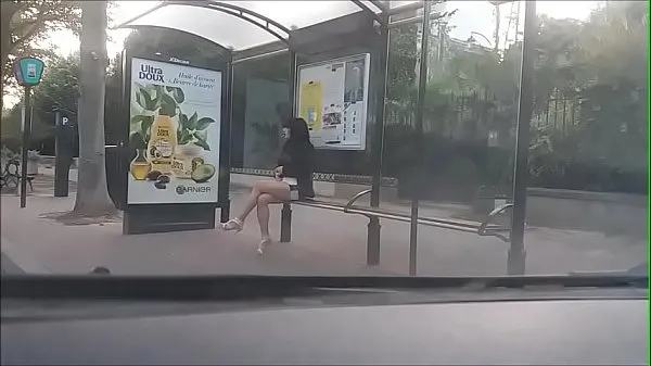 HD-bitch at a bus stop topvideo's