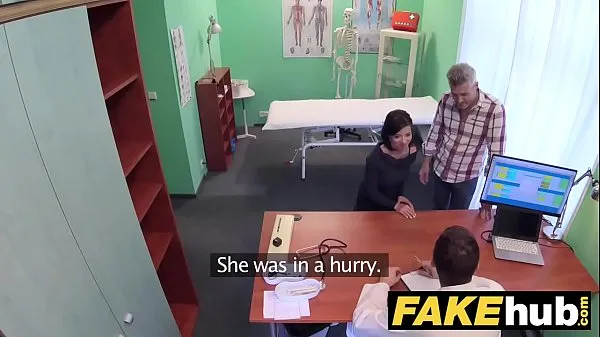 HD Fake Hospital Czech doctor cums over horny cheating wifes tight pussy najboljši videoposnetki