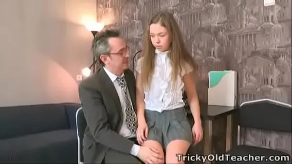 HD Tricky Old Teacher - Sara looks so innocent najboljši videoposnetki