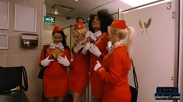HD Black flight attendant fucks a frequent flyer in a toilet najlepšie videá