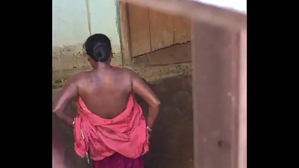 HD Desi village horny bhabhi nude bath show caught by hidden cam शीर्ष वीडियो