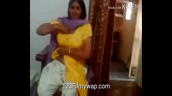 HD Indian School Teacher Showing Boobs To school student najboljši videoposnetki