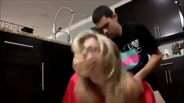 HD Young step Son Fucks his Hot stepMom in the Kitchen Video teratas