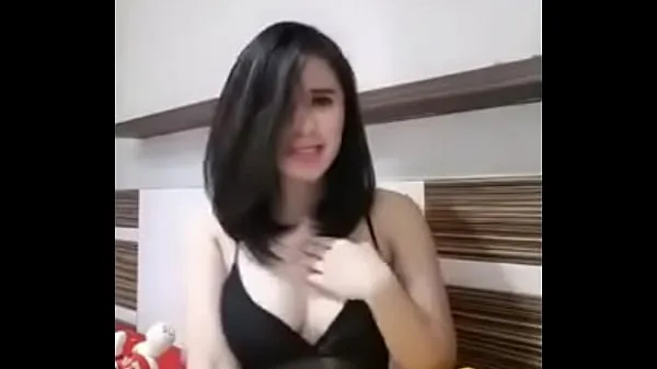 HD Indonesian Bigo Live Shows off Smooth Tits topp videoer