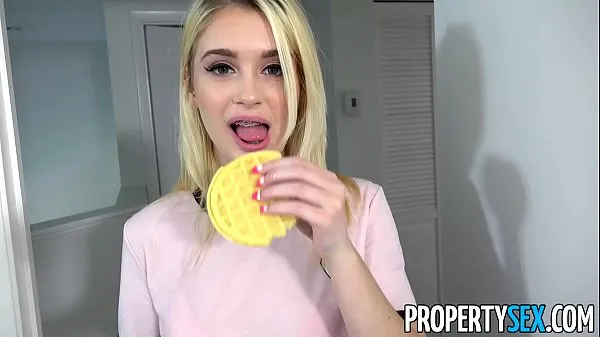 HD PropertySex - Hot petite blonde teen fucks her roommate topp videoer