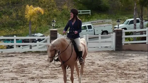 ایچ ڈی Two beautiful babes Ally Evans, Dani Daniels gets it going in the horse stable ٹاپ ویڈیوز