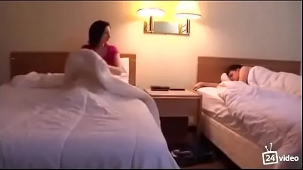 HD Step sister seduces her to play with her 인기 동영상