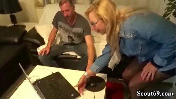 ایچ ڈی German step Mom Caught Bro Jerking and Helps him with Fuck ٹاپ ویڈیوز