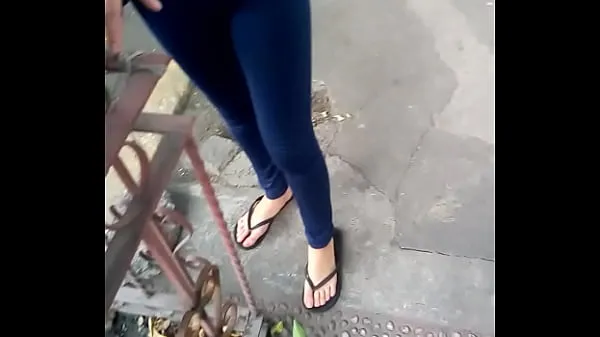 HD Nice feet in black sandals วิดีโอยอดนิยม