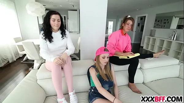 HD The Babysitters Club Sharing A Dick top videoer