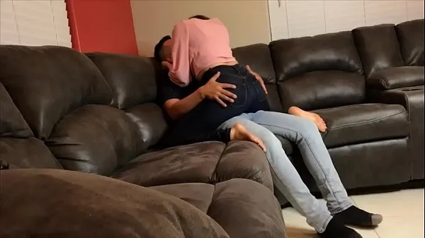HD Gorgeous Girl gets fucked by Landlord in Couch - Lexi Aaane legnépszerűbb videók