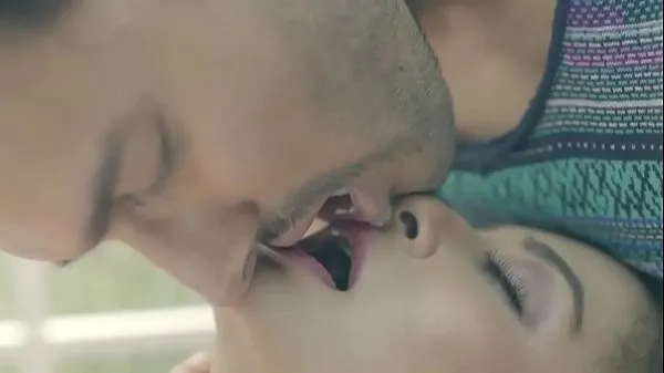 HD Surveen Chawla, горячий поцелуй топ видео