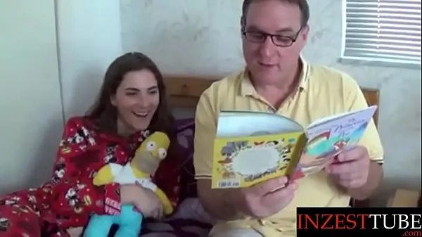 HD step Daddy Reads Daughter a Bedtime Story วิดีโอยอดนิยม