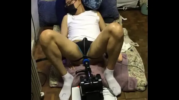 HD-48 yrs old man playing himself with toys topvideo's