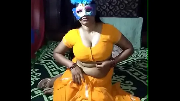 HD indian hot aunty show her nude body webcam s ex video chatting on chatubate porn site enjoy on cam fingering in pussy hole and cumming desi garam masala doodhwali chubby indian أعلى مقاطع الفيديو