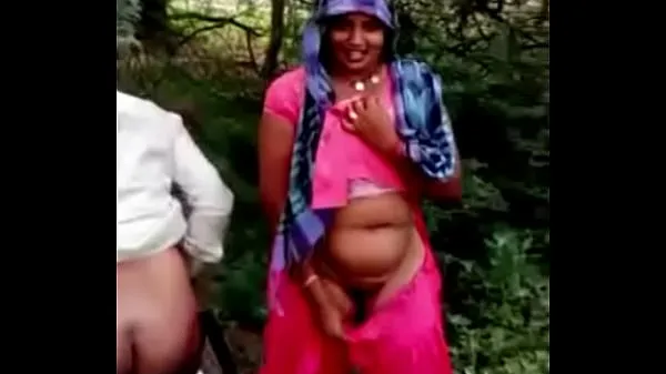 HD Indian desi couple having outdoor sex. Pados wali aunty ki chudai. Must watch أعلى مقاطع الفيديو