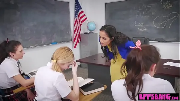 HD Lesbian teen BFFs fingering their hot tied teacher en iyi Videolar
