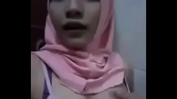 HD MALAY HIJAB GIRL HORNY BREAST 1 κορυφαία βίντεο
