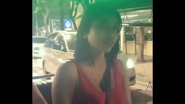 HD Cute Indian Girl Cleavage in Auto 인기 동영상