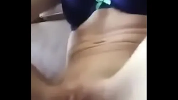 HD Young girl masturbating with vibrator najboljši videoposnetki